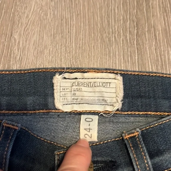 Current Elliott jeans . Size 24 - Picture 2 of 7